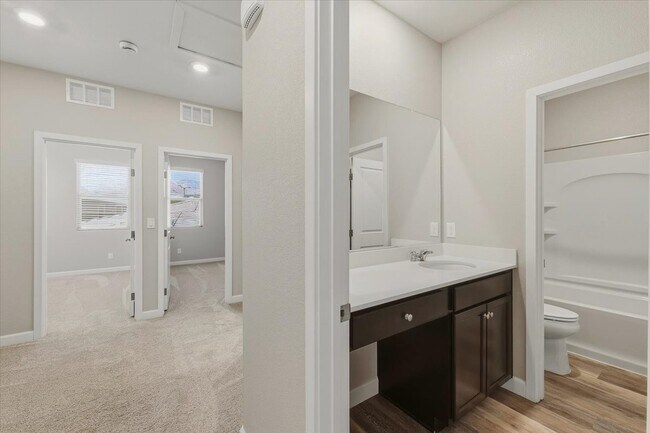 Building Photo - 808 Elmstone Pl