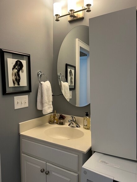 Bathroom Vanity - 106 Caty Ln