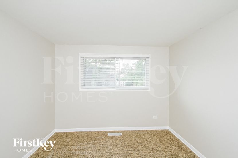 Building Photo - 171 Craig Dr W