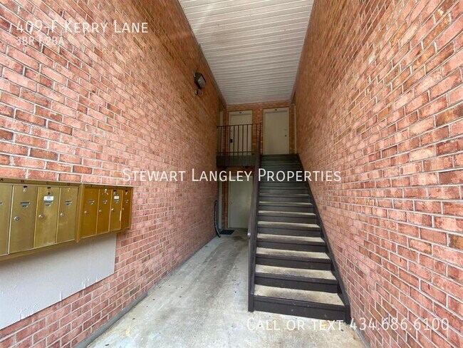 Building Photo - 409 Kerry Ln