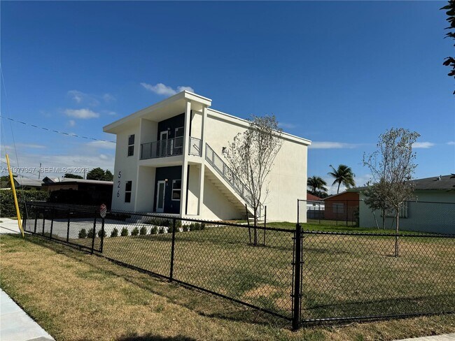 Building Photo - 526 NW 6th St