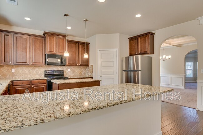 Building Photo - 5014 Vine Ln
