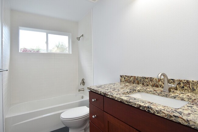 Building Photo - Beautiful Newer Construction (2019) 1 Bedroom/1 Bath ADU in Convenient Location (Central District)