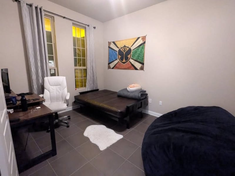 Building Photo - 1605 Arcilla St