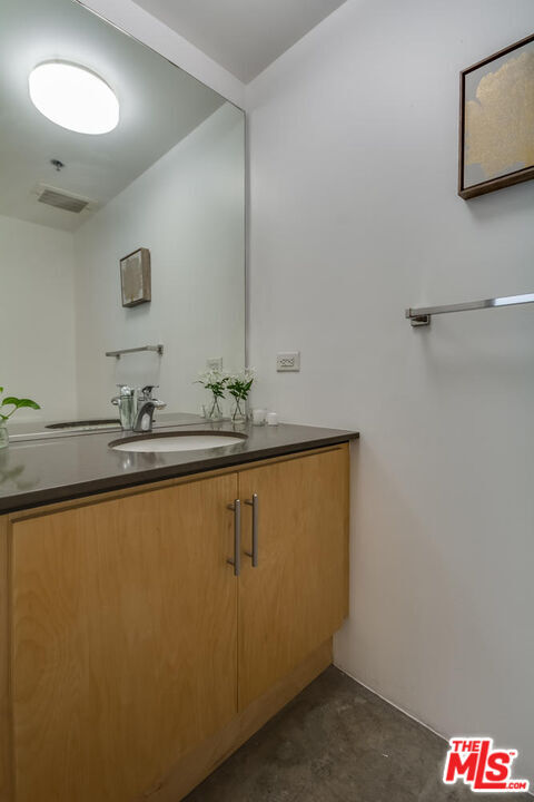 Building Photo - 1100 S Grand Ave