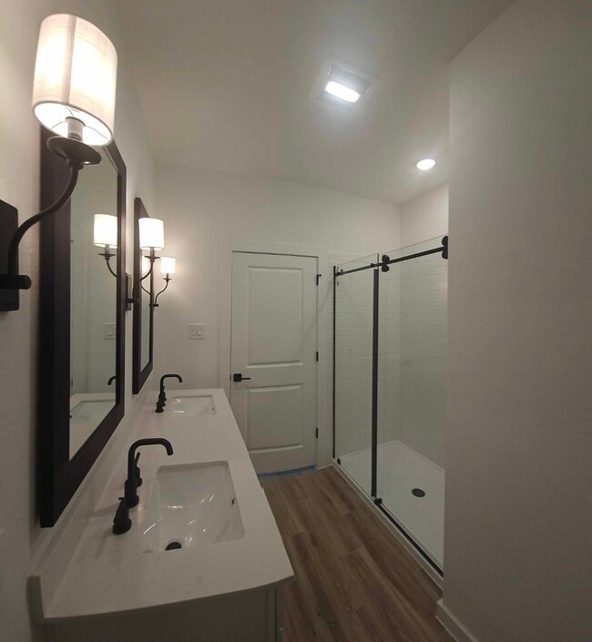 Building Photo - 8414 Bay Oaks Dr