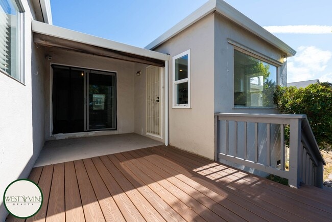 Building Photo - Gorgeous Single Story Home w/ Expansive Ba...