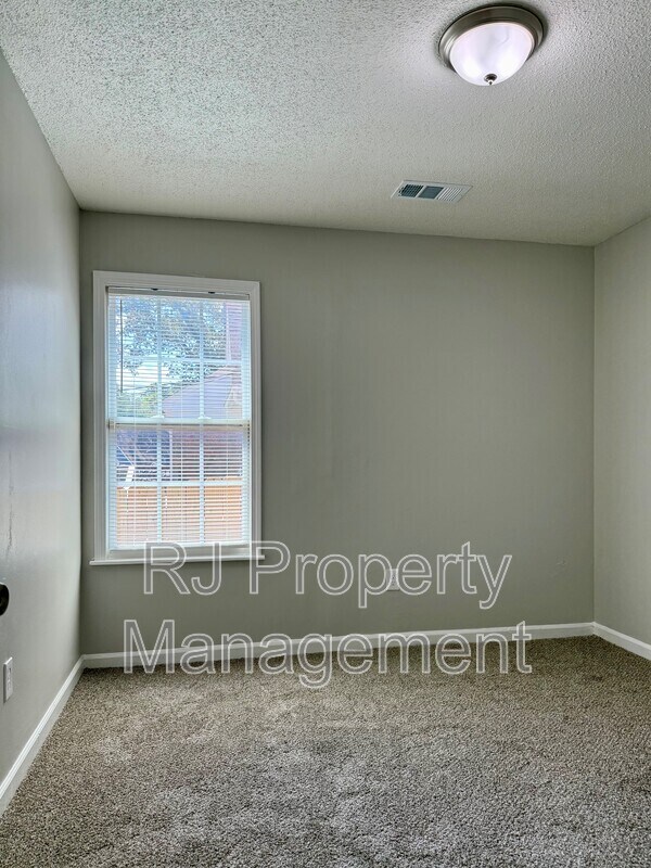 Building Photo - 3974 Almond Cove