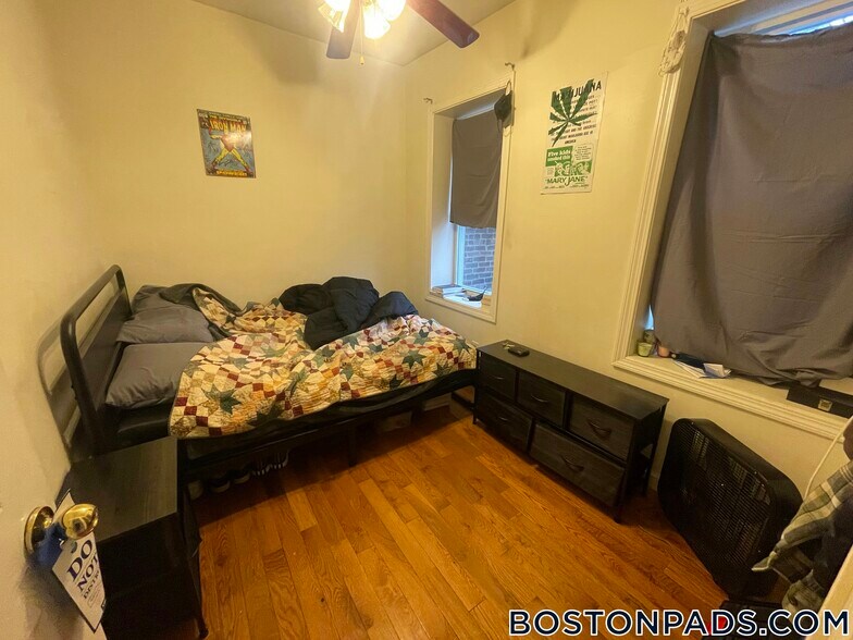 Building Photo - 37 Cooper St