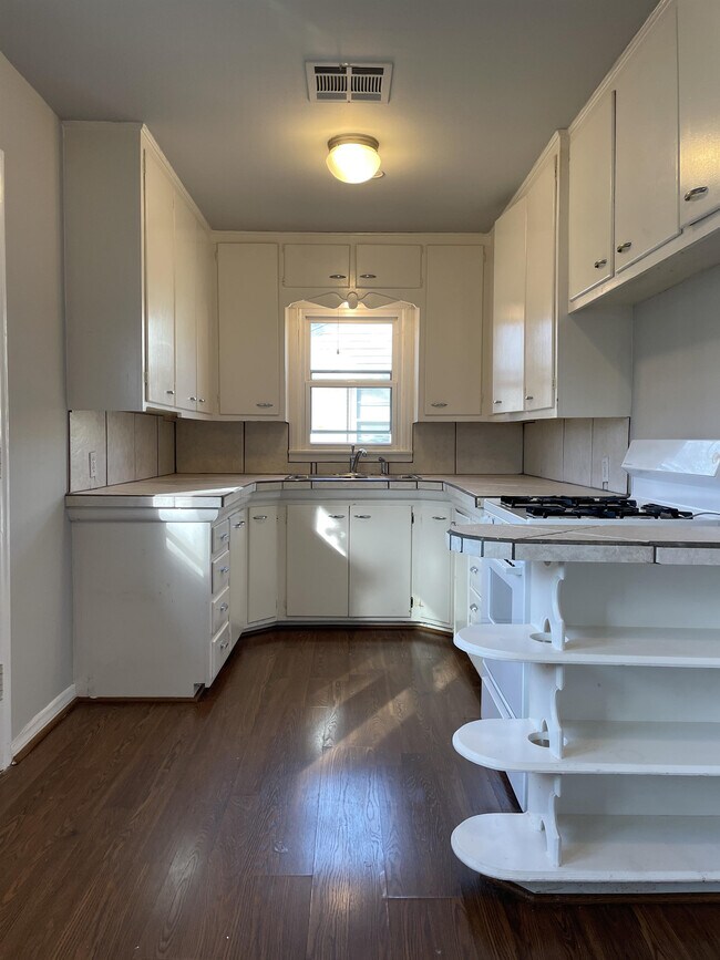 Building Photo - 616 Sherwood Dr