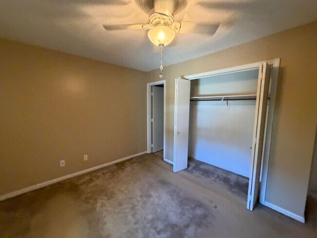 Building Photo - Coming soon! Property, being updated, 1 mile to shops, central Wilmington 3 BEDROOMS!