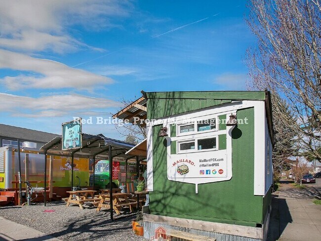 Building Photo - 5022 NE 23rd Ave