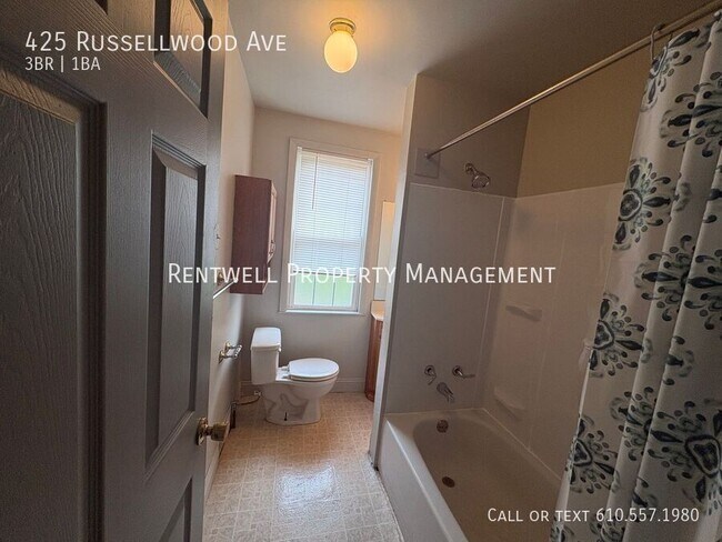 Building Photo - 425 Russellwood Ave