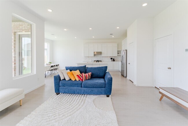 Building Photo - 6371 Iron Clover Dr