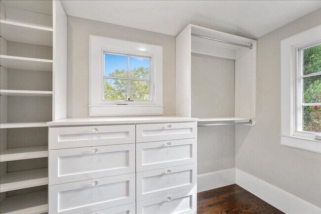 Building Photo - 1133 42nd St