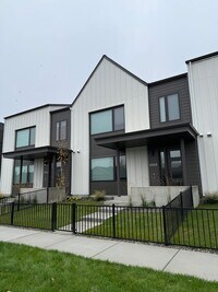 Building Photo - Beautiful 3 Bedroom 2.5 Bath in Autumn Grove