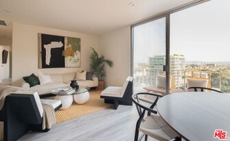 Building Photo - 100 S Doheny Dr