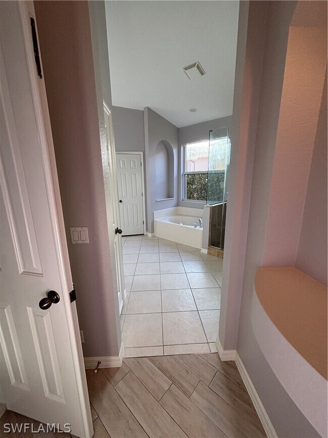 Building Photo - 2210 Grove Dr