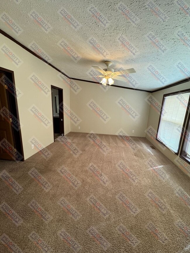 Building Photo - Spacious 4 bedroom single family home