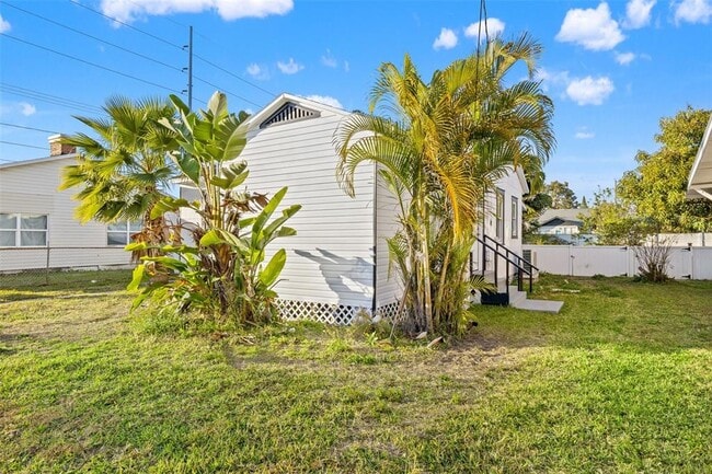 Building Photo - 2008 Oakwood Ave