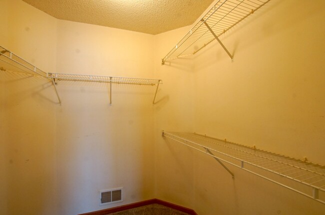 Building Photo - 805 Horizon Dr SE