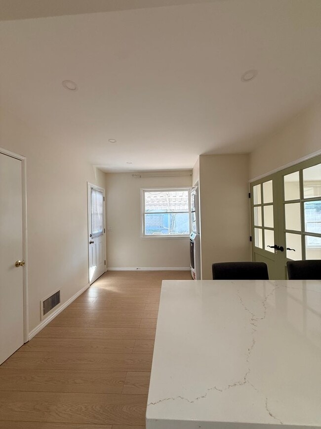 Building Photo - 3Bd House w/ HUGE Yard + RV Parking + New Appliances!