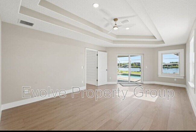 Building Photo - 470 Lambert Ave