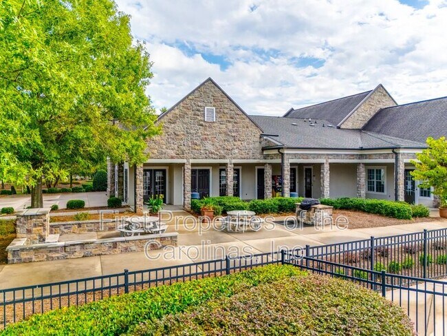 Building Photo - 9736 Springholm Dr