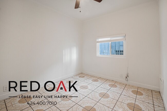 Building Photo - 7404 S Figueroa St