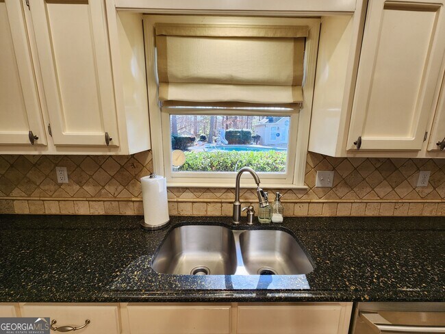 Building Photo - 180 Sycamore Bend