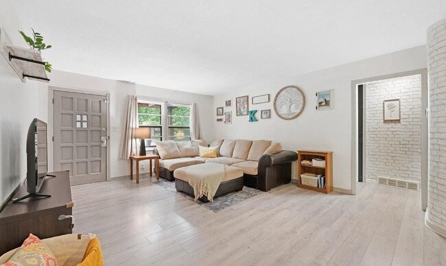 Building Photo - 739 S Terrace Dr