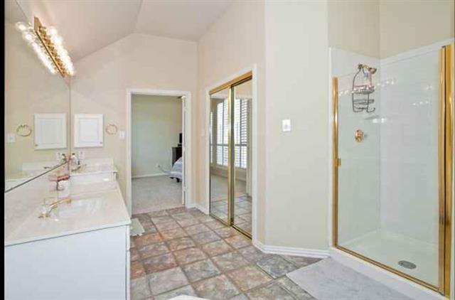 Building Photo - 9702 Valley Lake Ct