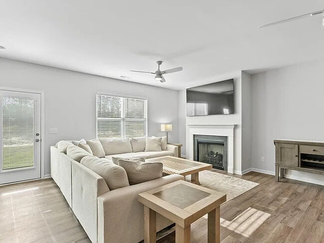 Building Photo - Earn Wealth While Leasing - Like a Homeowner - Lease to Own