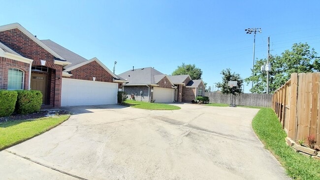 Building Photo - 12027 Grace Hall Dr