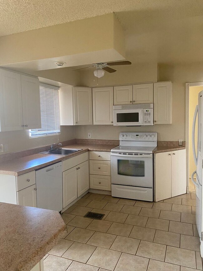 Building Photo - Sparkman Triplex