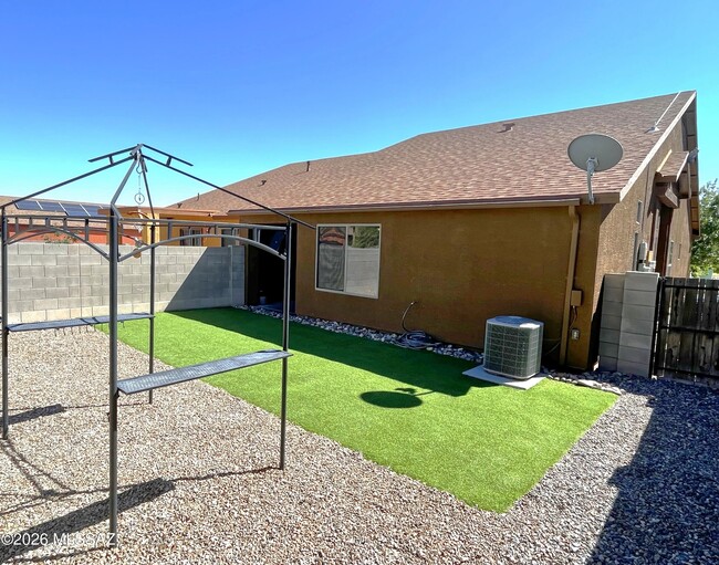 Building Photo - 2155 E Calle Gran Desierto
