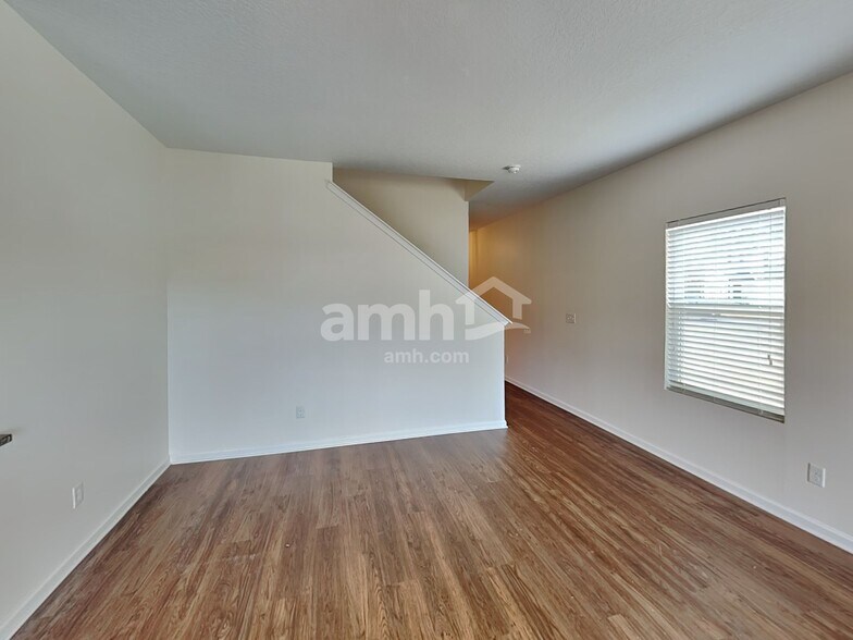 Building Photo - 205 W Jayce Wy