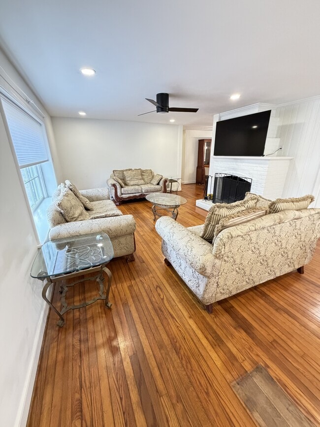 Building Photo - 2648 Melbourne Dr