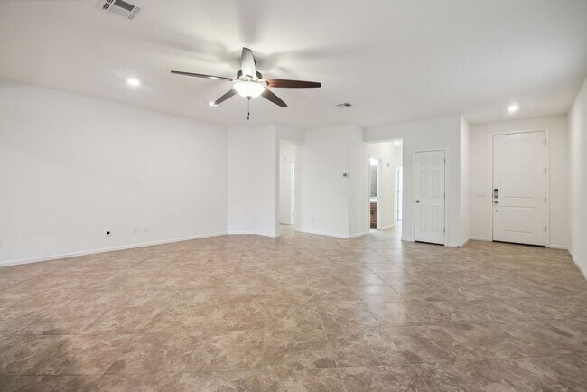 Building Photo - 4 Bedroom single family home in Phoenix