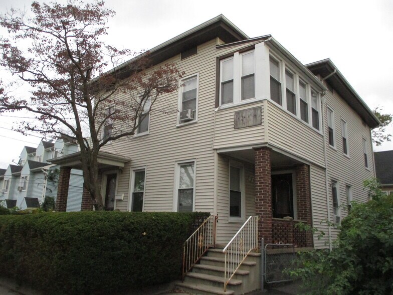 Building Photo - 303-307 Nichols St