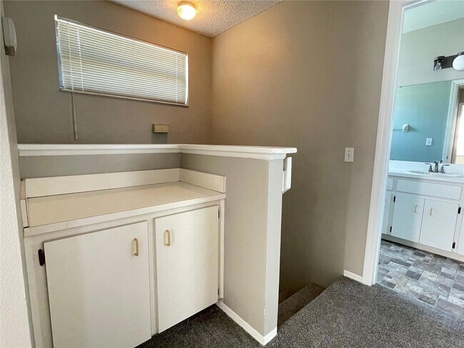 Building Photo - 687 Lake Dexter Cir