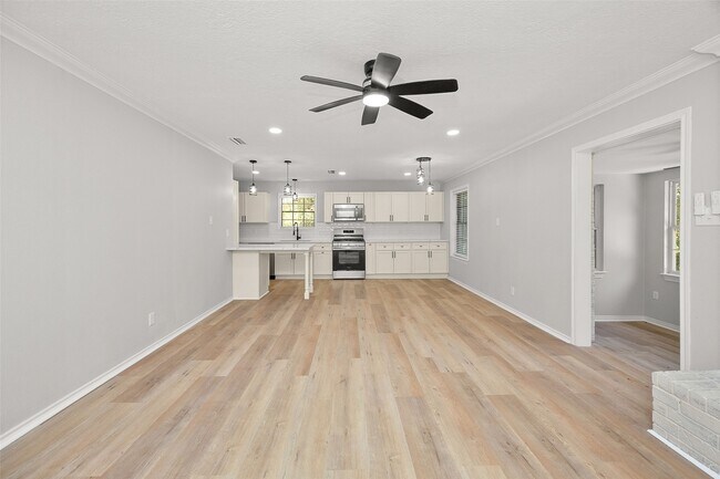 Building Photo - 1803 S Park St