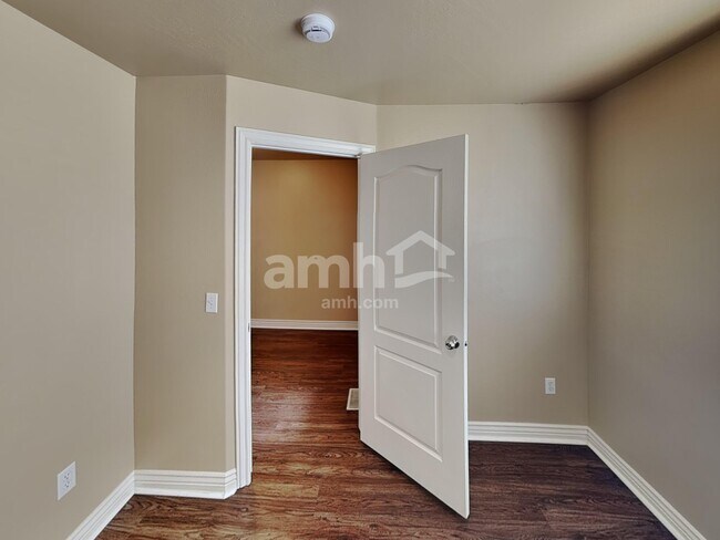 Building Photo - 1449 S 2490 E