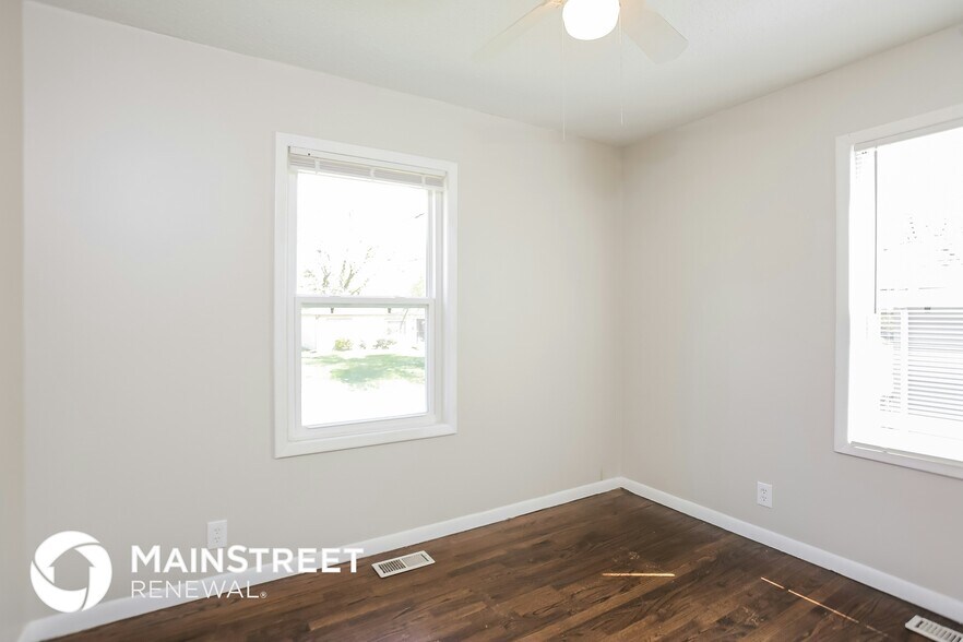 Building Photo - 9310 Lewis Ave