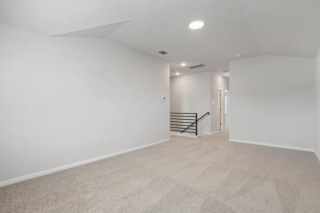 Building Photo - 668 Backstays Lp