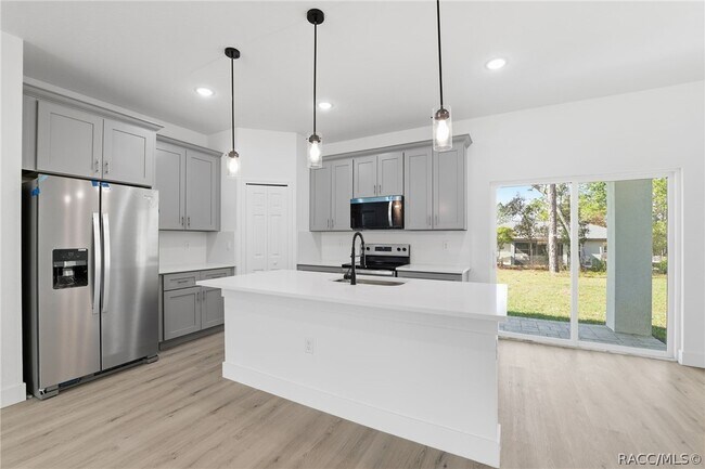 Building Photo - 2275 W Linden Dr
