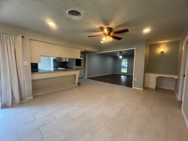 Building Photo - 1518 Johanna Dr