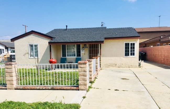 Primary Photo - 18436 Roslin Ave