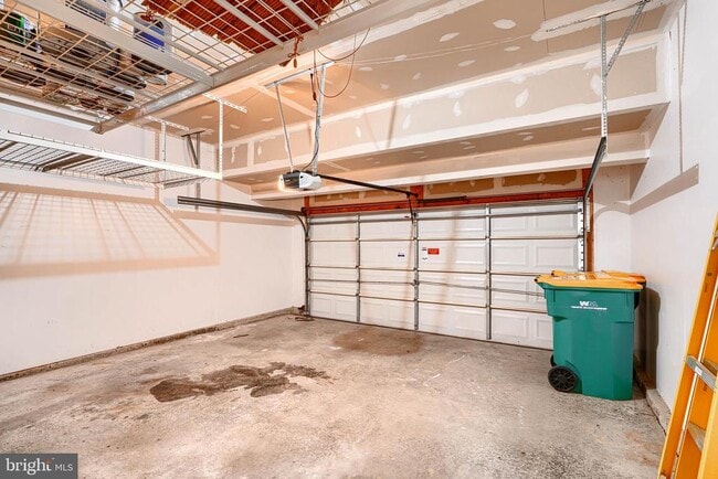 Building Photo - 7211 Lyndsey Way