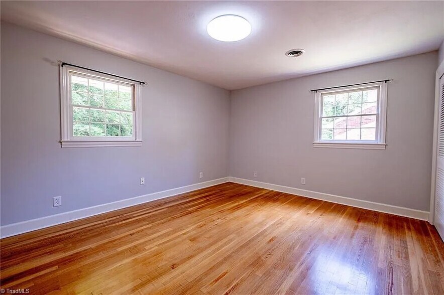 Building Photo - Room in House on Kinnamon Rd